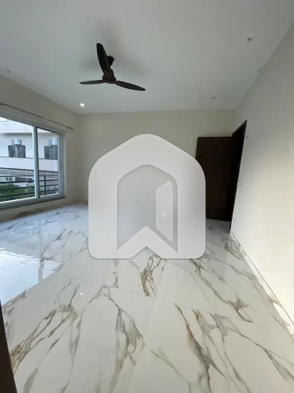 D-12 Islamabad 1Kanal Upper Portion For Rent 3bed With Washroom Drawing Dining Tvl Kichen Tearus Parking Gas Electric 12kv Solar Installed Sept Gate, photo 4
