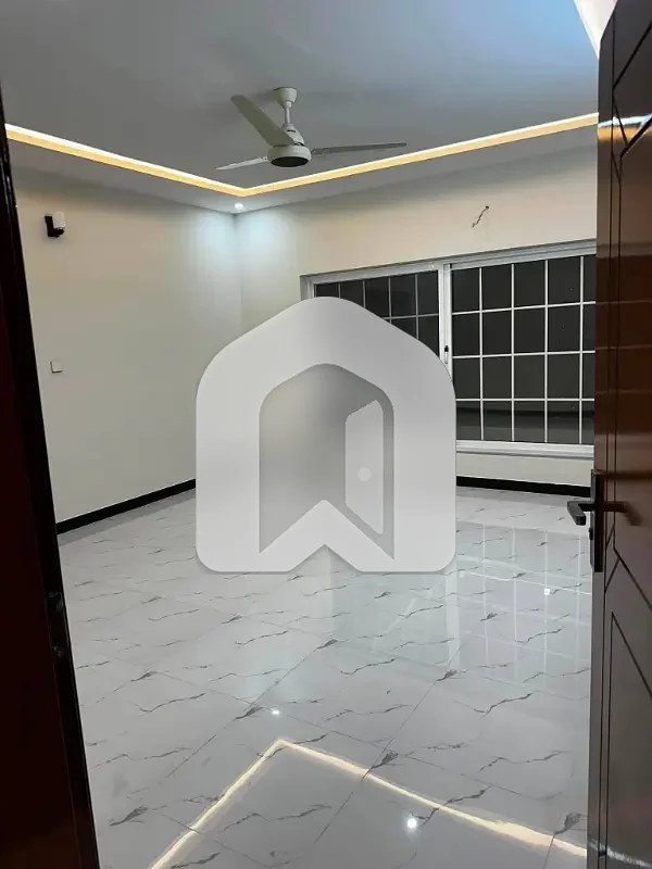 D-12 Islamabad 1Kanal Ground Portion For Rent 3bed With Washroom Drawing Dining Tvl Kichen Servant Room Parking, photo 8