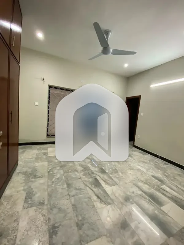 E-11/2 1Kanal Brand New Condition Ground Portion For Rent 3bed With Washroom Drawing Dining Tvl Kichen Servant Room Parking No Gas Electric Metr Sept, photo 11