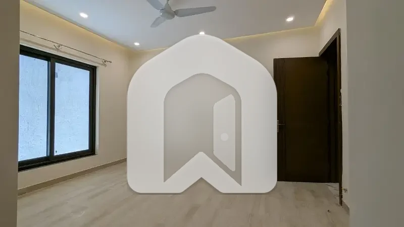 Lower Portion Sized 500 Square Yards In D-12, photo 2