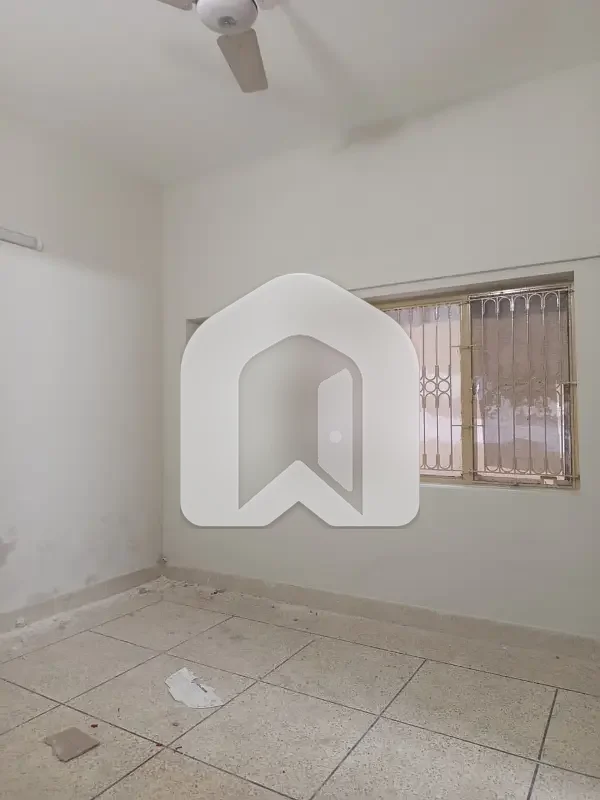 6 MARLA FULL HOUSE FOR RENT IN G-10/1, ISLAMABAD   Property Details:  - Location: G-10/1, Islamabad - Size: 6 Marla - 5 Bedrooms - 4 Bathrooms - Kitchen   Demand: Rs. 180,000/- Per Month   Contact now for more details and a visit!, photo 6