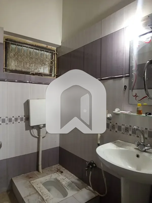 6 MARLA FULL HOUSE FOR RENT IN G-10/1, ISLAMABAD   Property Details:  - Location: G-10/1, Islamabad - Size: 6 Marla - 5 Bedrooms - 4 Bathrooms - Kitchen   Demand: Rs. 180,000/- Per Month   Contact now for more details and a visit!, photo 7