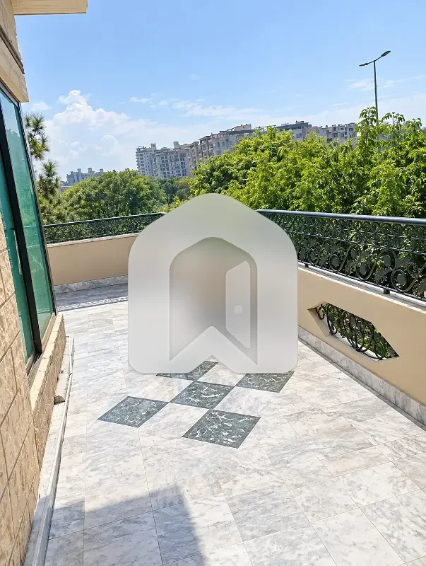 Upper Portion For Rent In G-10/2 Three Bedrooms with attach Baths Drawing Dining Tv Lounge Kitchen Car Parking Seprete meters Rent Demand 165k Booring Installed, photo 5