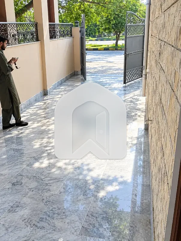 Upper Portion For Rent In G-10/2 Three Bedrooms with attach Baths Drawing Dining Tv Lounge Kitchen Car Parking Seprete meters Rent Demand 165k Booring Installed, photo 4