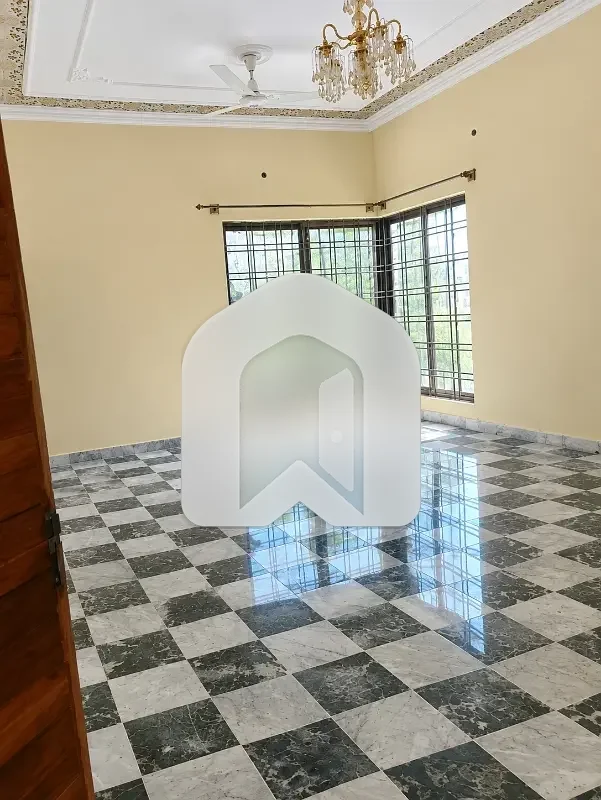Upper Portion For Rent In G-10/2 Three Bedrooms with attach Baths Drawing Dining Tv Lounge Kitchen Car Parking Seprete meters Rent Demand 165k Booring Installed, photo 7
