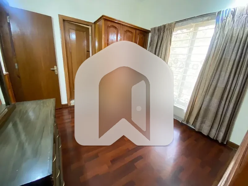 Beautiful Fully Furnished Portion With Separate Entrance, photo 17