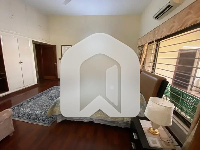 Beautiful Fully Furnished Portion With Separate Entrance, photo 10