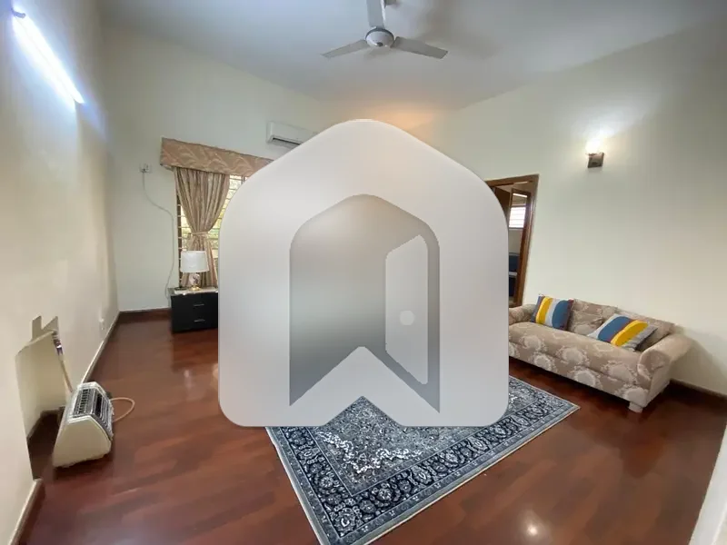Beautiful Fully Furnished Portion With Separate Entrance, photo 11