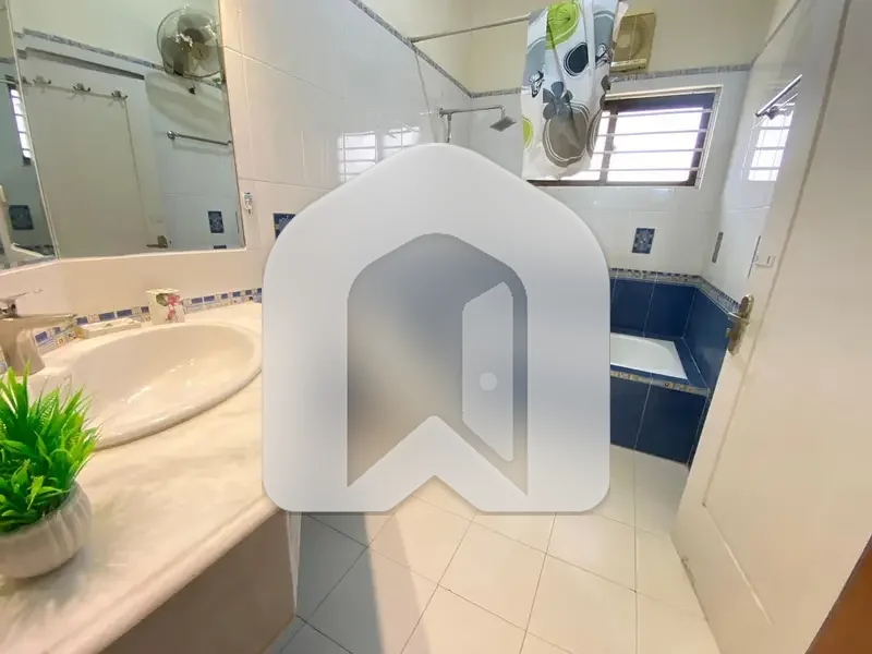Beautiful Fully Furnished Portion With Separate Entrance, photo 12