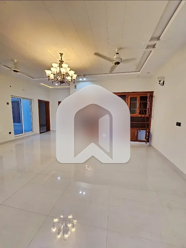 10 Marla Tile Flooring Ground Floor Prime Location Near Market & Kashmir Highway G13/1, photo 3
