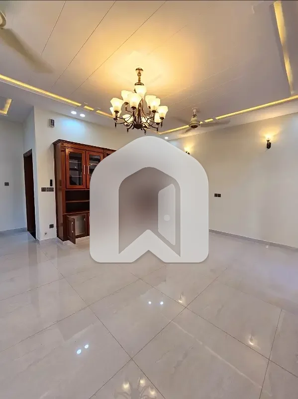 10 Marla Tile Flooring Ground Floor Prime Location Near Market & Kashmir Highway G13/1, photo 6