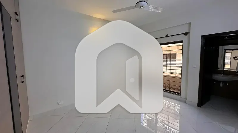 Three Bedrooms Apartment Available For Rent, photo 12