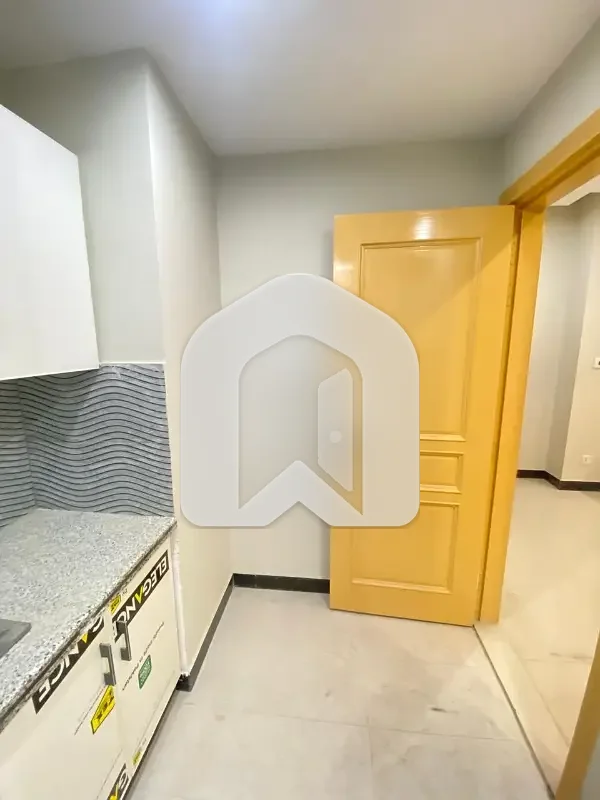 Three Beds Flat Non Furnished, photo 28