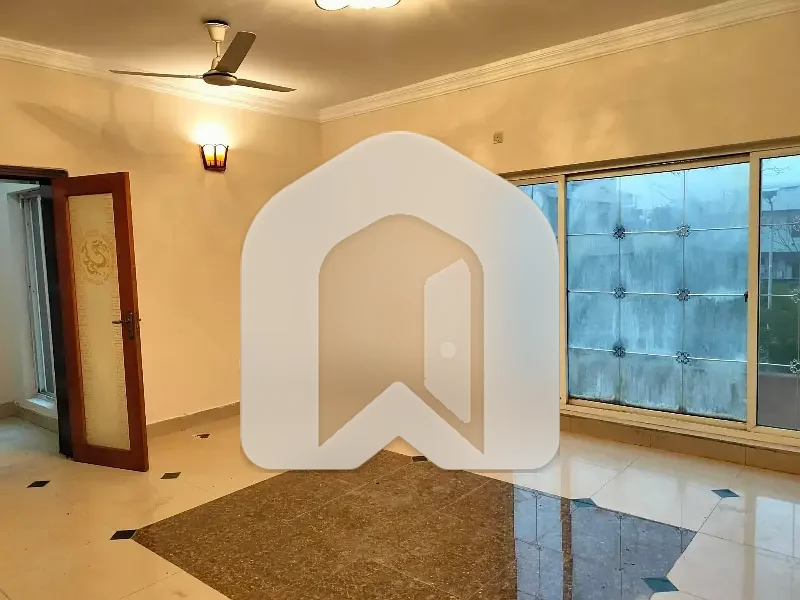 Upper Portion 3 Bedrooms & 3 Bathrooms DD TV Lounge & Kitchen, photo 2
