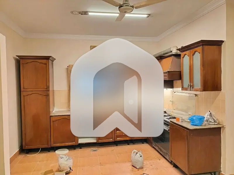 Upper Portion 3 Bedrooms & 3 Bathrooms DD TV Lounge & Kitchen, photo 4