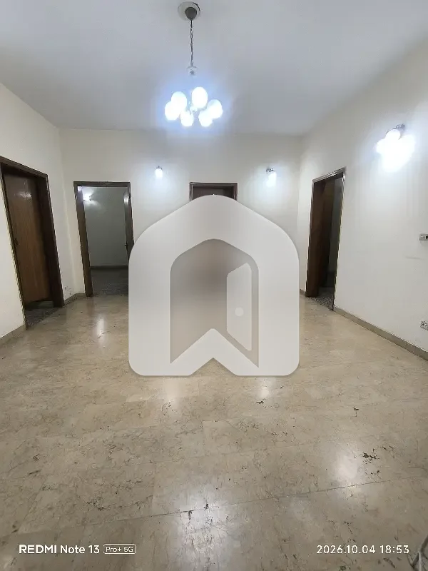 3 Bedrooms & 3 Upper Portion D TV Lounge Kitchen, photo 4