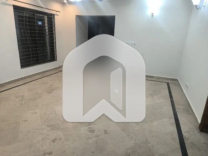 3 Bedrooms & 3 Bathrooms DD TV Lounge Kitchen, photo 9
