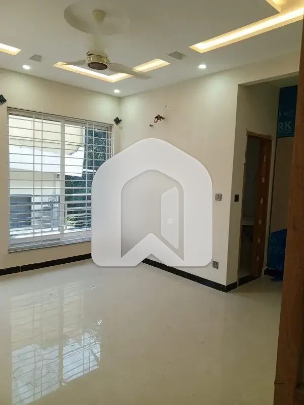 Brand New ist & top floor for Rent, photo 8