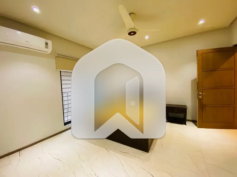 Brand New Ground Portion Luxurious Fully Furnished With Lawn For Rent, photo 8
