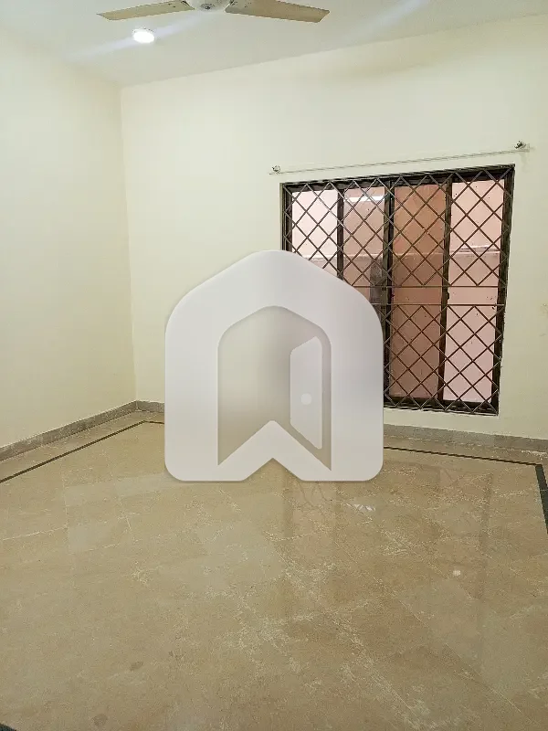 Beautiful Ground Portion G-11 For Rent, photo 5