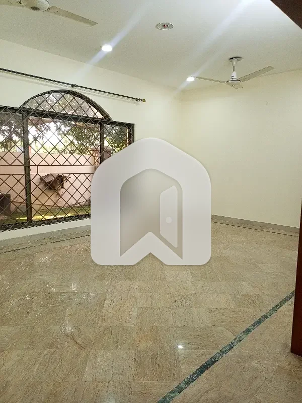 Beautiful Ground Portion G-11 For Rent, photo 17