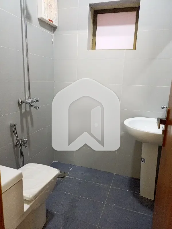 Beautiful Ground Portion G-11 For Rent, photo 21