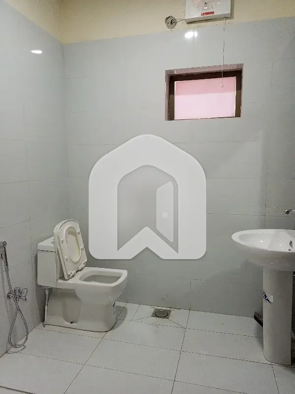 Beautiful Ground Portion G-11 For Rent, photo 12