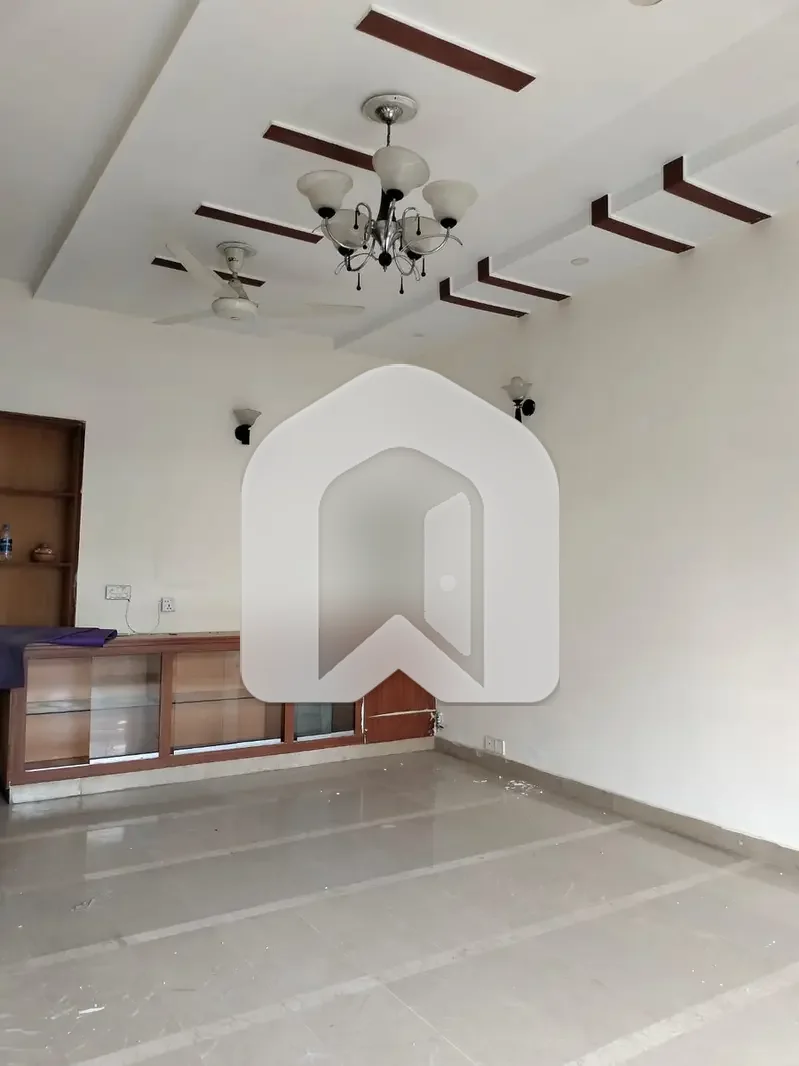E11 Upper Portion Available For Rent, photo 3