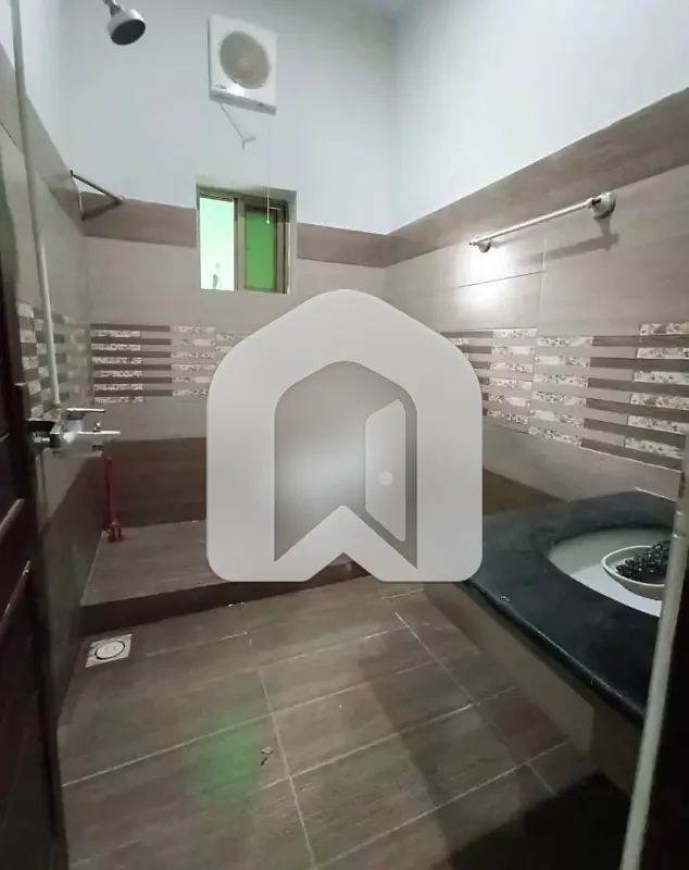 9 Marla Ground Portion. Bedrooms. 3 With Bathrooms. 4 Dining Room TV Launch Kitchen Car Parking This House Available Government Of Pakistan Hiring Purpose Available All Facilities In Life Available, photo 8