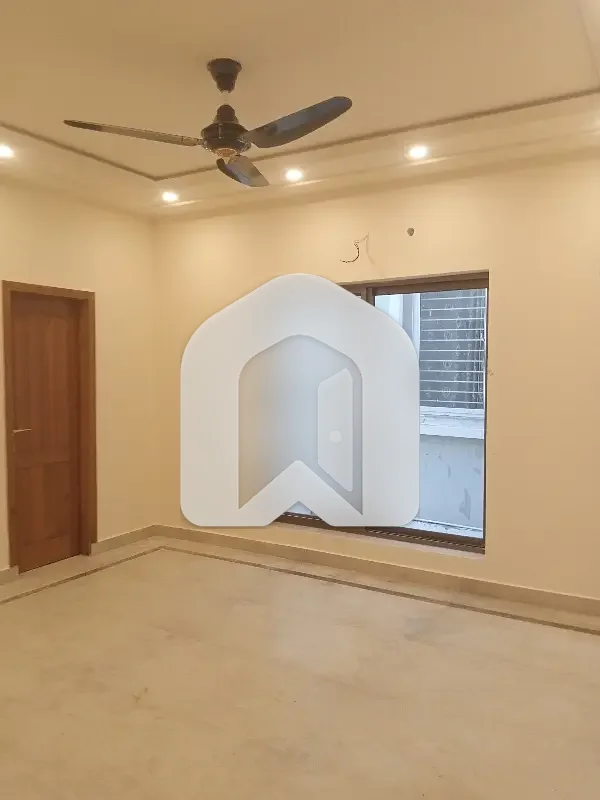 14 Marla Ground Portion 3 Bedrooms With Attached 3 Bathrooms One Car Parking Electric City Water Gas All Facilities Available Security 24 Hour Available Get It Community PHA Officer Residencia