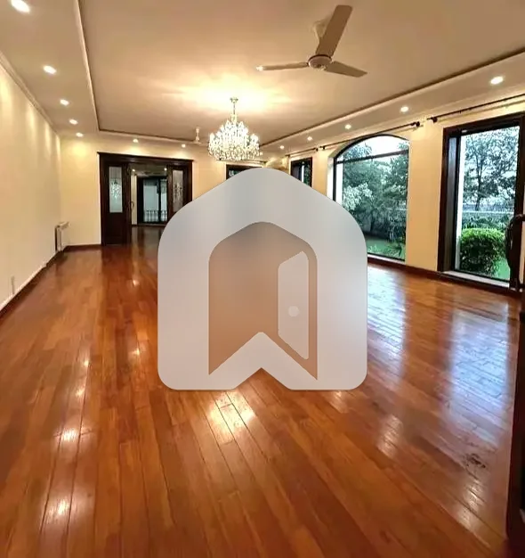 Beautiful Luxurious 7 Bedroom Triple Story House, photo 9