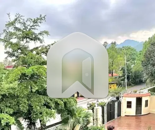 Beautiful Luxurious 7 Bedroom Triple Story House