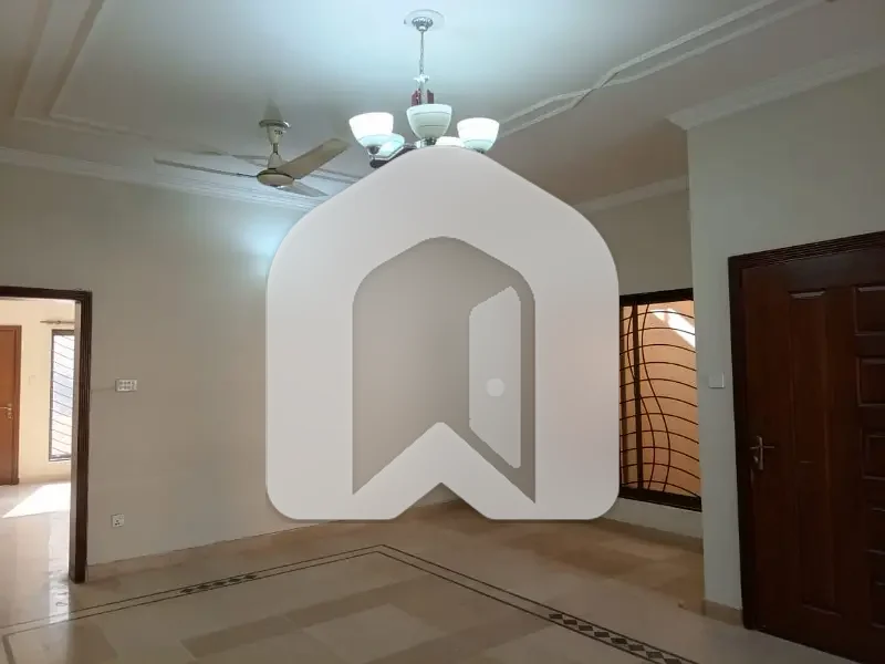 E-11 2 Triple Storey House For Rent, photo 10