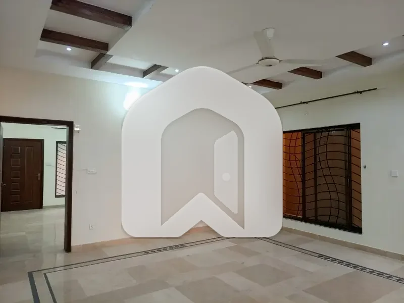 E-11 2 Triple Storey House For Rent, photo 11