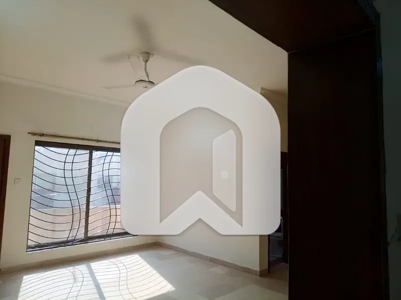 E-11 2 Triple Storey House For Rent, photo 6