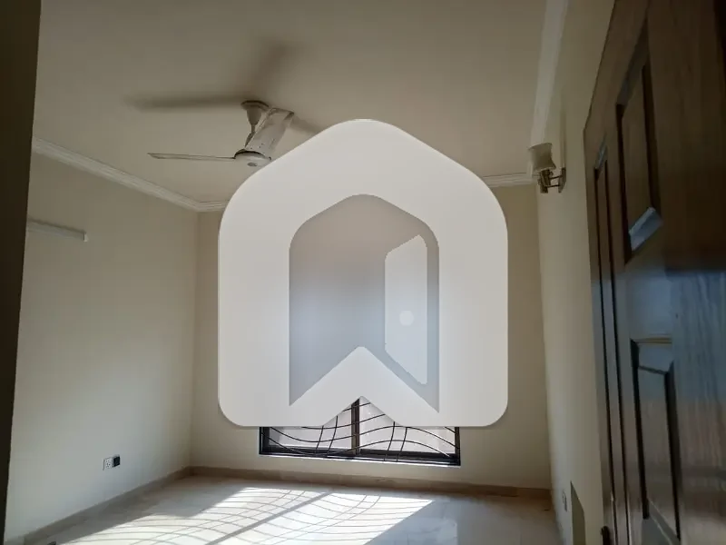 E-11 2 Triple Storey House For Rent, photo 14