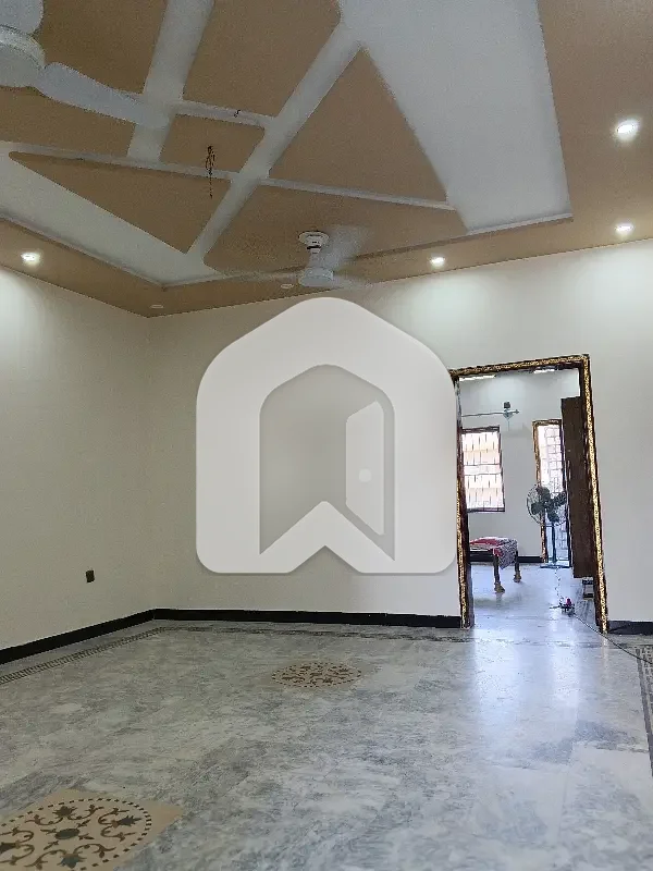 BEAUTIFUL UPPER PORTION AVAILABLE FOR RENT, photo 2