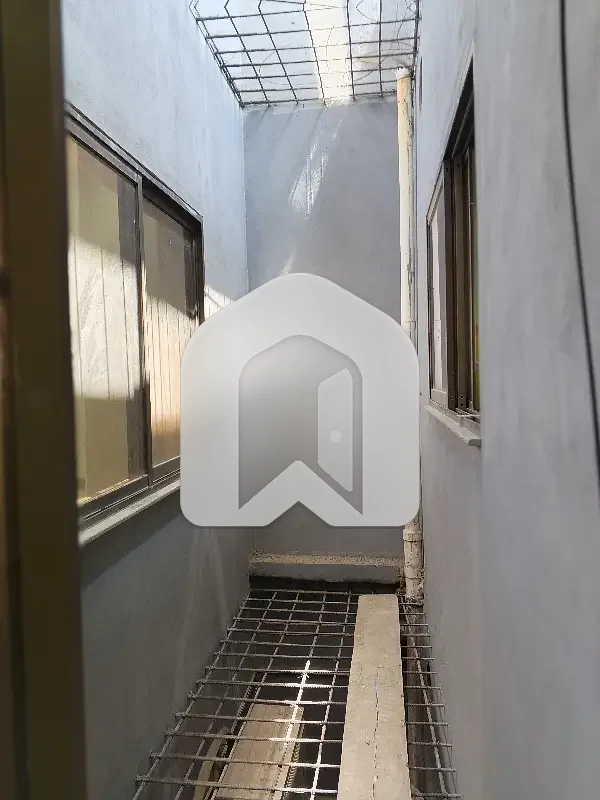BEAUTIFUL UPPER PORTION AVAILABLE FOR RENT, photo 4