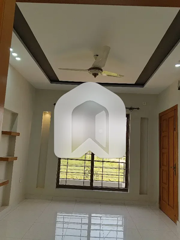 NEW HOUSE. UPPER PORTION AVAILABLE FOR RENT, photo 2