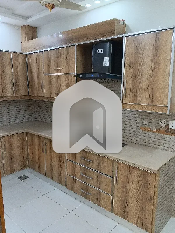 NEW HOUSE. UPPER PORTION AVAILABLE FOR RENT, photo 5