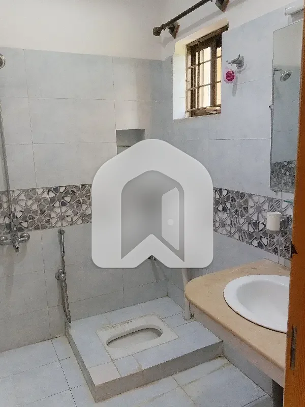 NEW HOUSE. UPPER PORTION AVAILABLE FOR RENT, photo 4