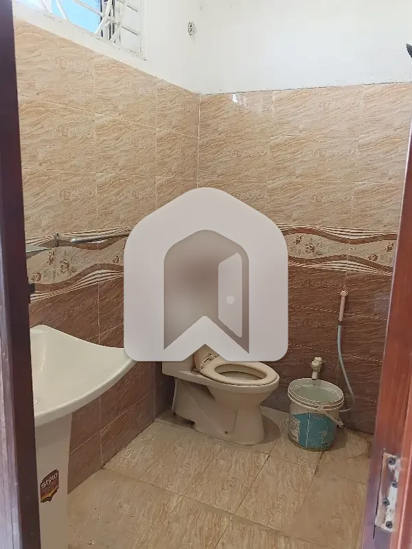 UPPER PORTION AVAILABLE FOR RENT, photo 3