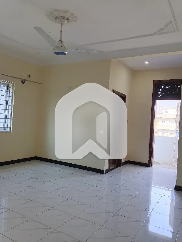 UPPER PORTION AVAILABLE FOR RENT, photo 2