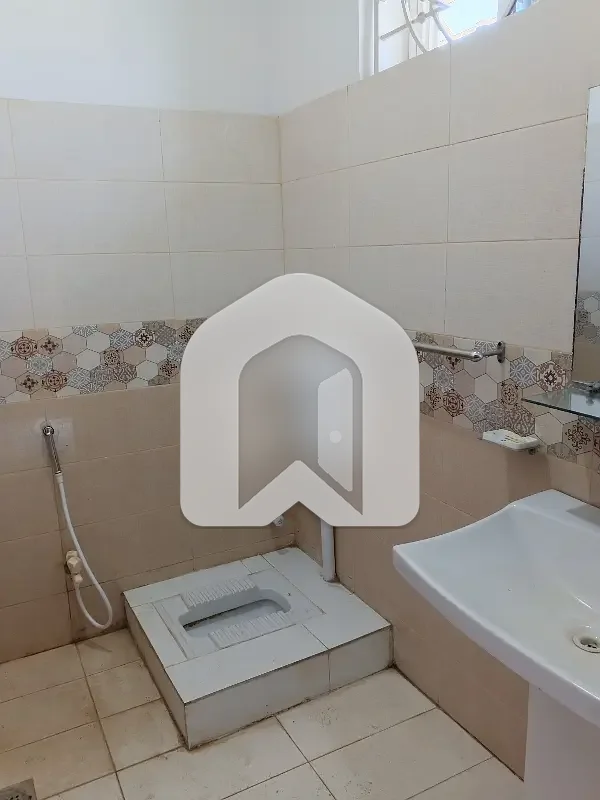 UPPER PORTION AVAILABLE FOR RENT, photo 5