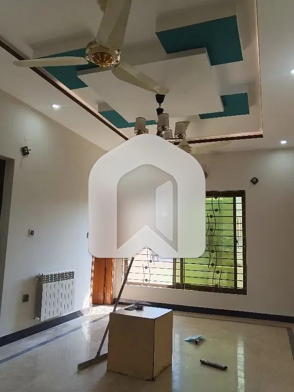 BEAUTIFUL UPER PORTION AVAILABLE FOR RENT