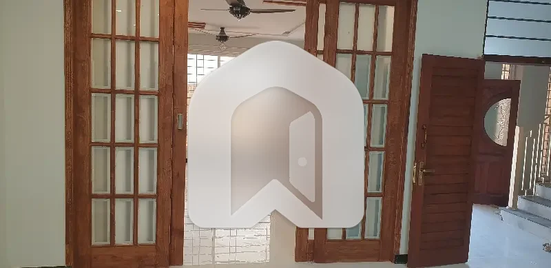 Upper Portion Available For Rent, photo 17