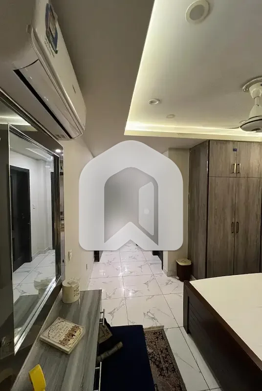 01 BEDROOM LUXURY FURNISHED APARTMENT AVAILABLE FOR RENT AT GULBERG GREEN ISLAMABAD, photo 3