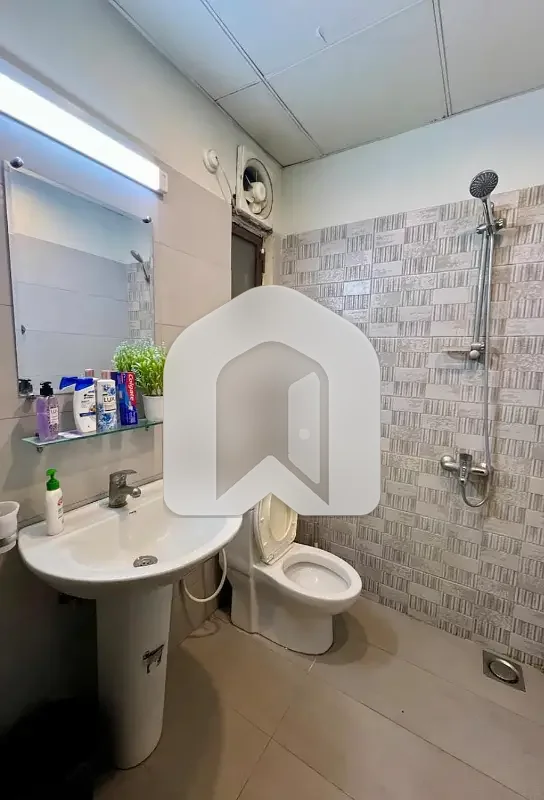 01 BEDROOM LUXURY FURNISHED APARTMENT AVAILABLE FOR RENT AT GULBERG GREEN ISLAMABAD, photo 9