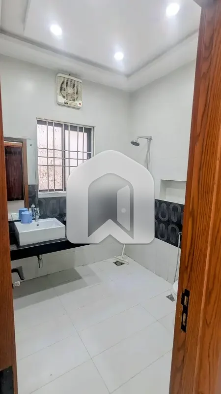 B17 14 Mrla Brand New Corner Upper Portion For Rent, photo 6