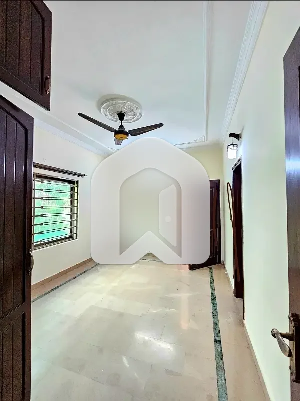7 Marla Ground Floor Near Kashmir Highway Gas Electric Separate Boring Parking Available G-13/1, photo 8